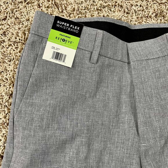 Haggar Men’s Non-Iron Straight Fit Performance Dress Pants Light Gray Size 30x32 - Picture 7 of 15